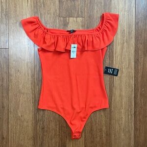 Express off the shoulder ribbed ruffle bodysuit, size XS, NWT!!